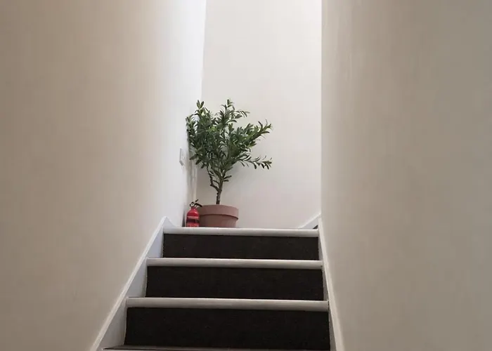 Cosy 2-bed Flat In The Heart Of Prestwich Village * Manchester