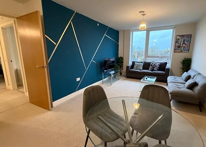 Luxury 5 Bed Centre *