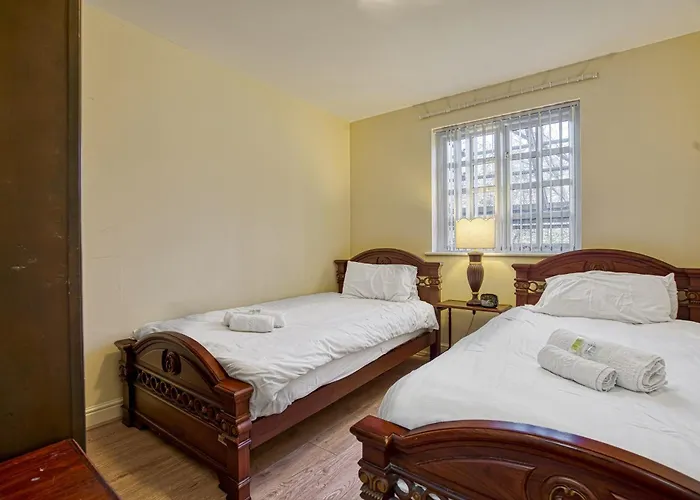 Spacious Free Parking Victoria Park - Pass The Keys Apartament