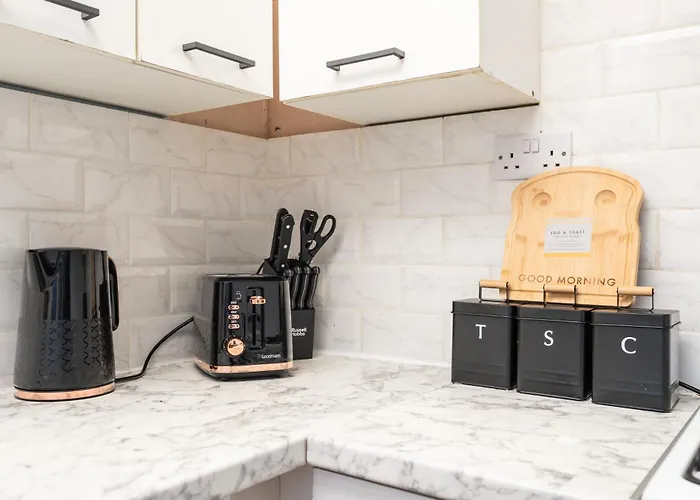 아파트 4 Mins From Stadium - Sleeps 7 - Near - Driveway Parking