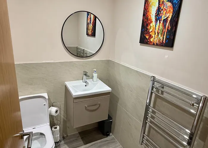 Stylish Flat With 2 Double Beds - Pass The Keys Lägenhet