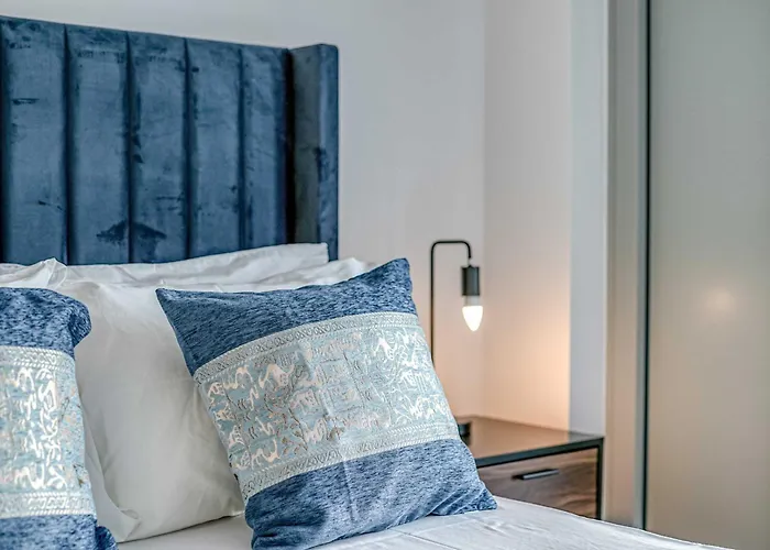 1-br Flat In Eccles - 1 Minute Walk To Train & Tram Station - Sleeps 3 Манчестер