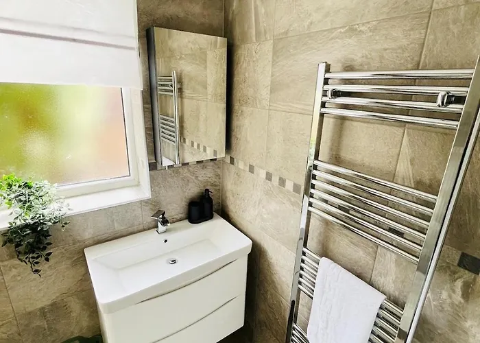 Newly Renovated 2-bedroom Apartamento *