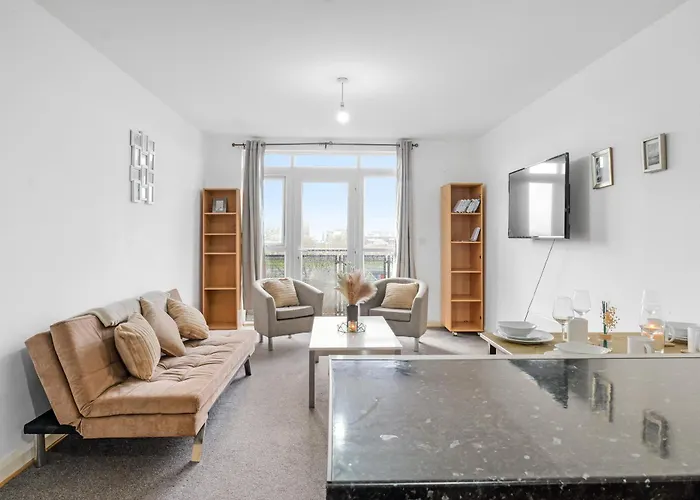 Center Base Spacious With Secure Parking *