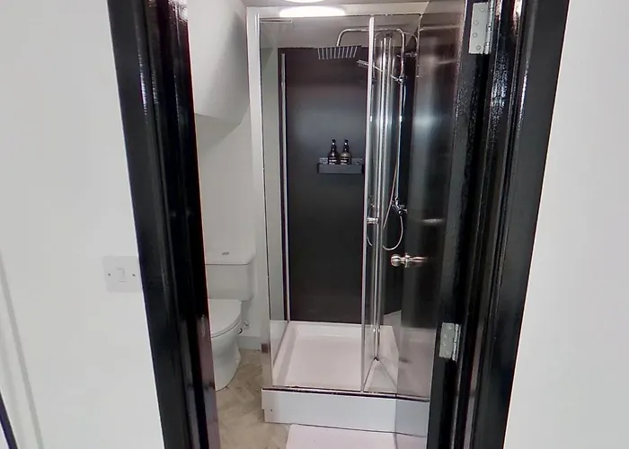 Stylish Modern Near Mediacityuk & Centre - Free Parking - Sleeps 2 Enjoy Apartment Manchester