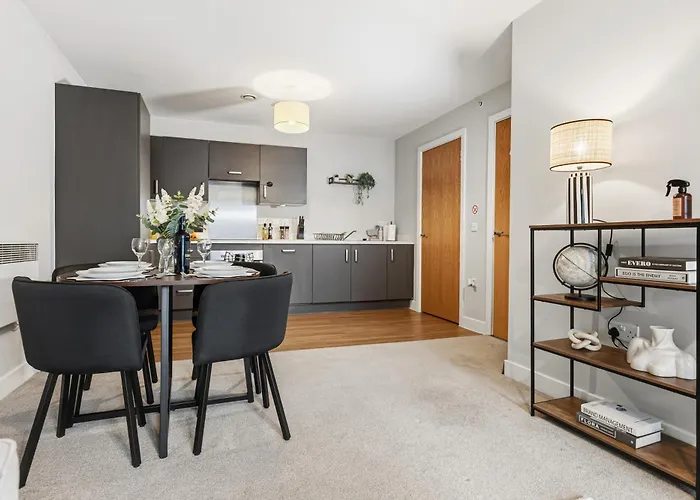 شقة Lux 2bd, Free Parking & Wifi, Near Mcr Center And Media