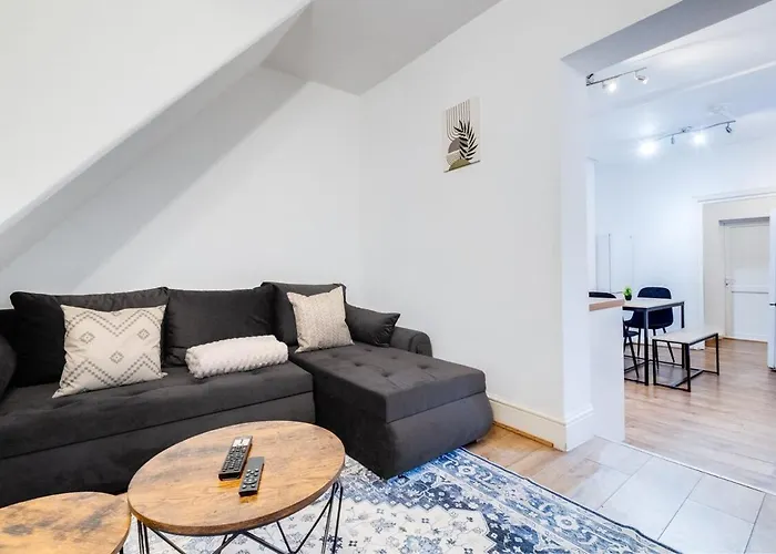 Appartement Spacious 4 Bedroom House With Pacman,darts, Netflix By Vista Short Lets