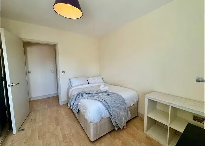 Spacious 2-Bed Apartment In Manchester City Centre *