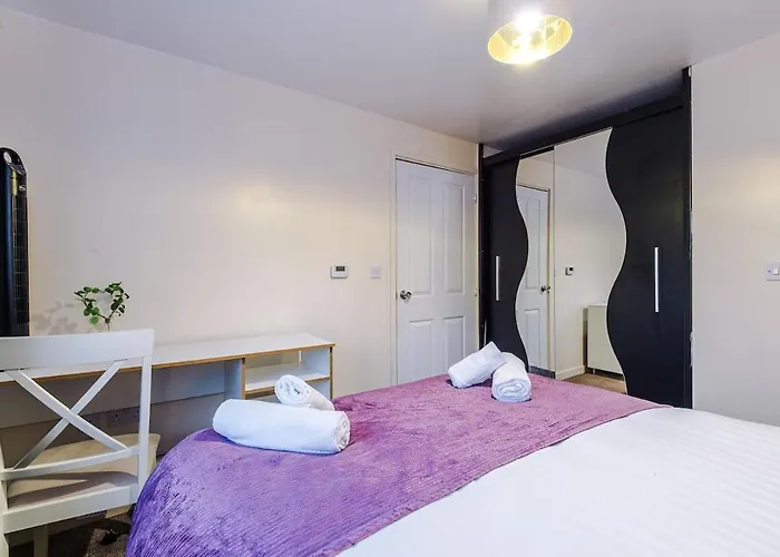 Stylish Lawnswood - Premium 3br For Business Or Work Near Etihad & Centre - Hosted By Parydise