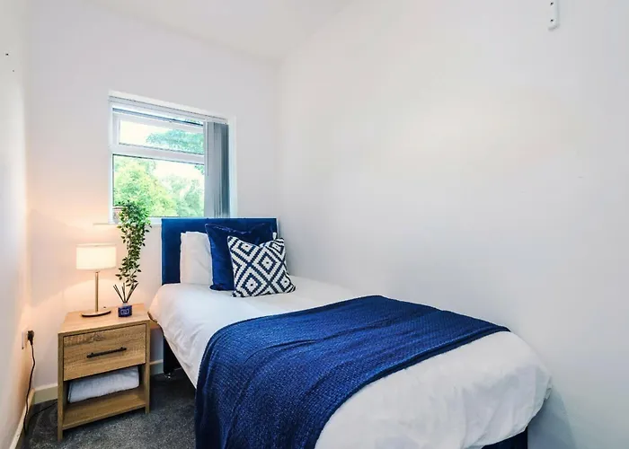 Апартаменты 2bdr Droylsden House In With Wparking *