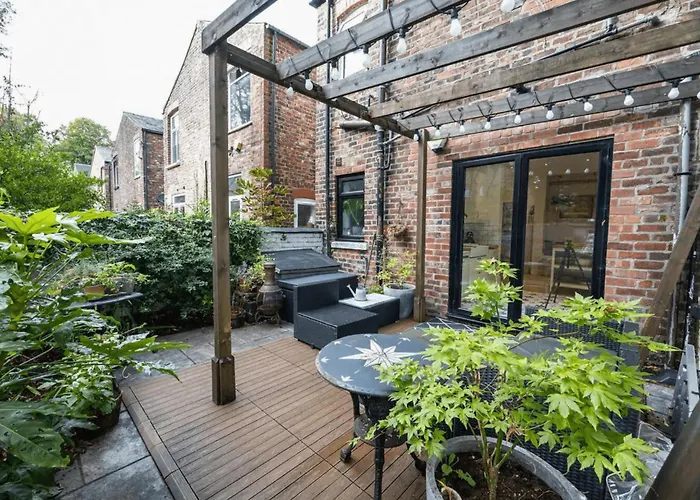 1bdr Didsbury Loft With Parking And Outdoor Space Μάντσεστερ