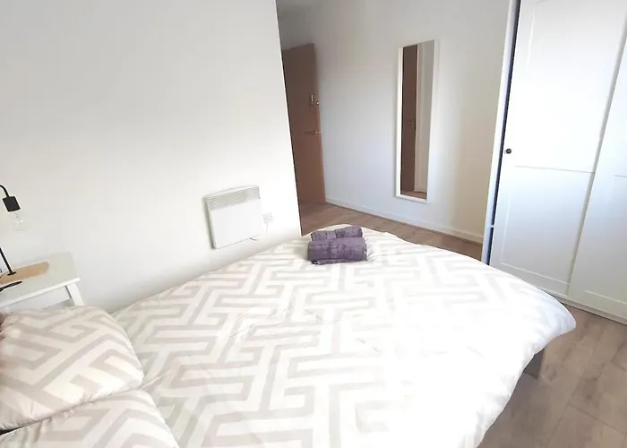 Fresh 2 Bedroom Flat - Center Delta Point Apartament