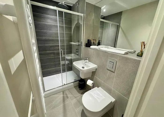 Boutique Centre Apartment, Balcony, Parking *