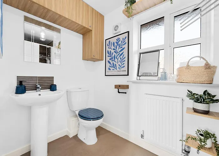 Daire 15 Mins To Centre! Sleeps 7, Free Parking, Wi-fi & Garden *