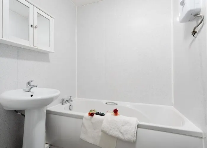 아파트 Lavish & Comfy - Contractors And Long - Close To Piccadilly & Etihad - Fast Speed Wi-fi - Sleep 7 *