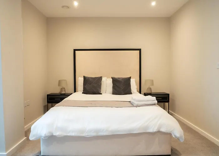 Equinox 5 Mins From Victoria Station *