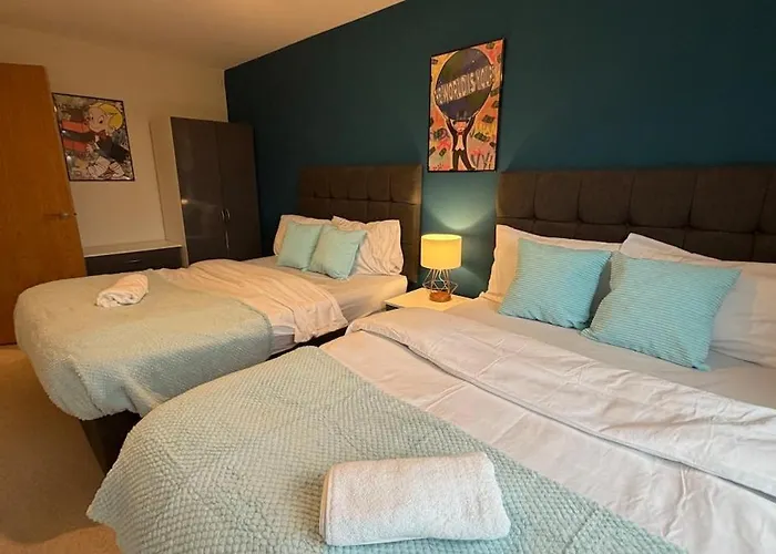 Luxury 5 Bed Centre *