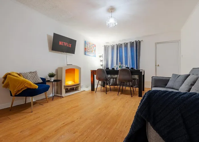 Spacious 2-bed House Sleeps 7 Near Apartamento