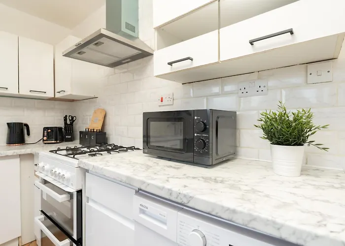 4 Mins From Stadium - Sleeps 7 - Near - Driveway Parking 아파트