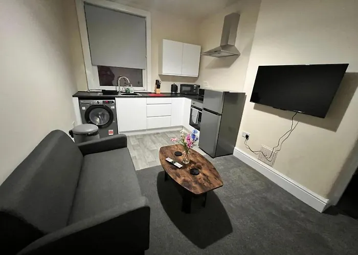 Cosy One-bedroom Ground Floor Flat In Eccles, شقة *