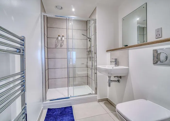 Апартаменты The Trafford Centre - City View - Close To Airport - Sleeps 6