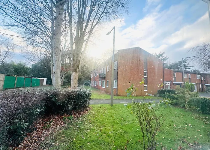 Luxury 2-bed Apartment,office With Built-in Tv King Bed, Private Entrance And Free Parking * Manchester