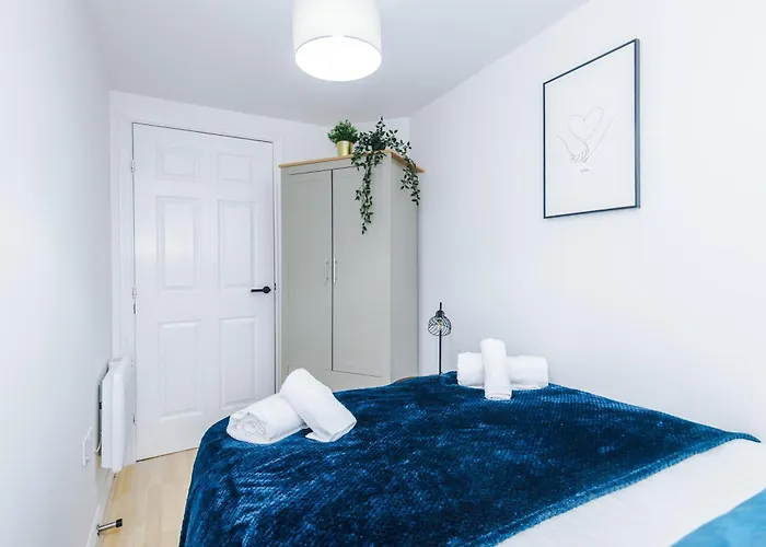 Salford Serenity Suite - Modern & Stylish 2-Br For 6 - Balcony Views & Parking By Parydise Properties Apartamento Manchester