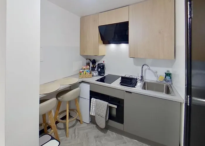 Stylish Modern Near Mediacityuk & Centre - Free Parking - Sleeps 2 Enjoy Appartamento Manchester