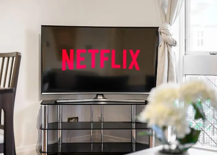 Modern 2 Bed Apartment, Salford Quays, Parking