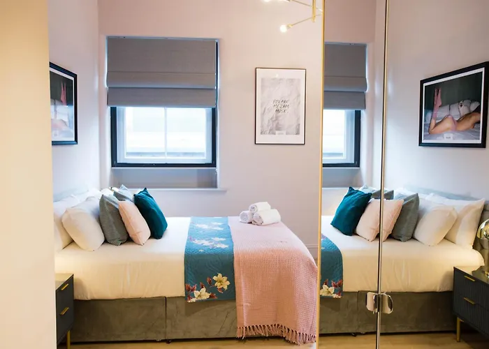 Spacious 3-bed Retreat - Modern & Super * Manchester