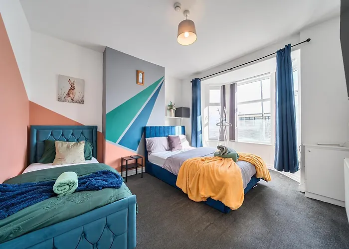 Konukevi Six Bedroom Group Near Mediacityuk With Garden And Lockbox Check In Manchester