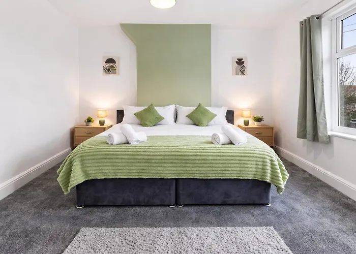 Comfortable 4 Bed - Free Parking & Fast Wifi * Denton (Tameside)