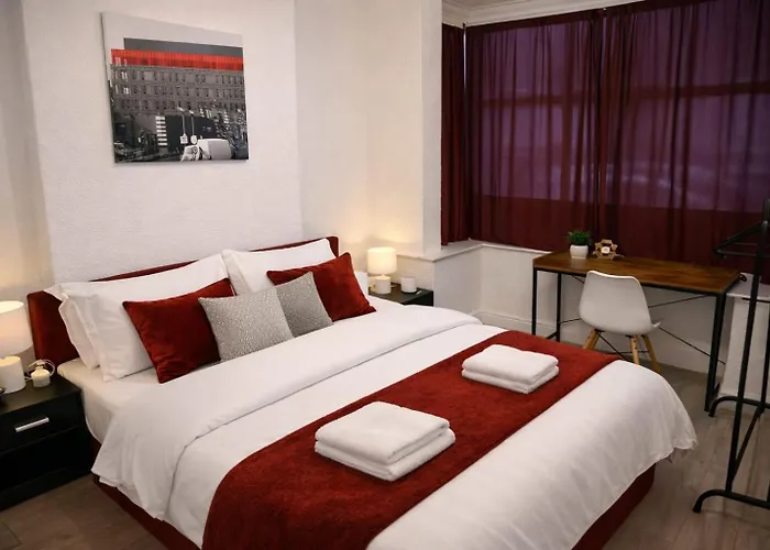 4bdr Contractor Hub - Sleeps 7 - Free On Street Parking