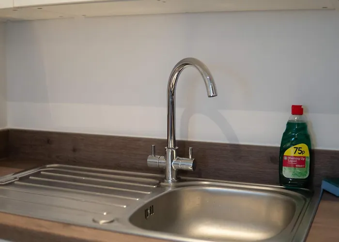 Bright 1 Bed In W Balcony