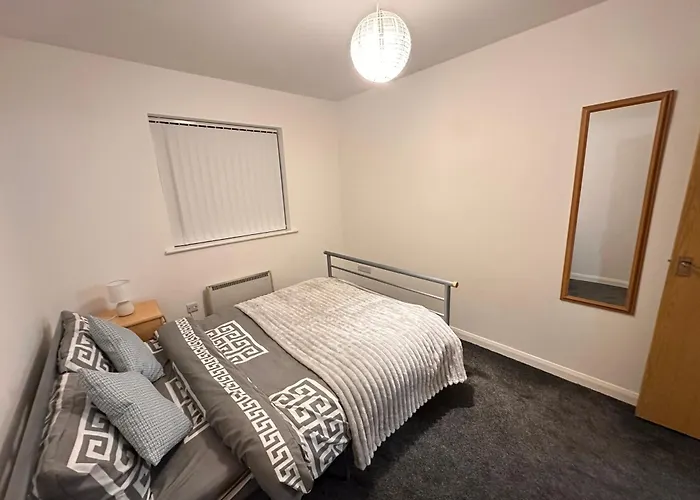 Апартаменты Entire 3 Bedroom In Манчестер