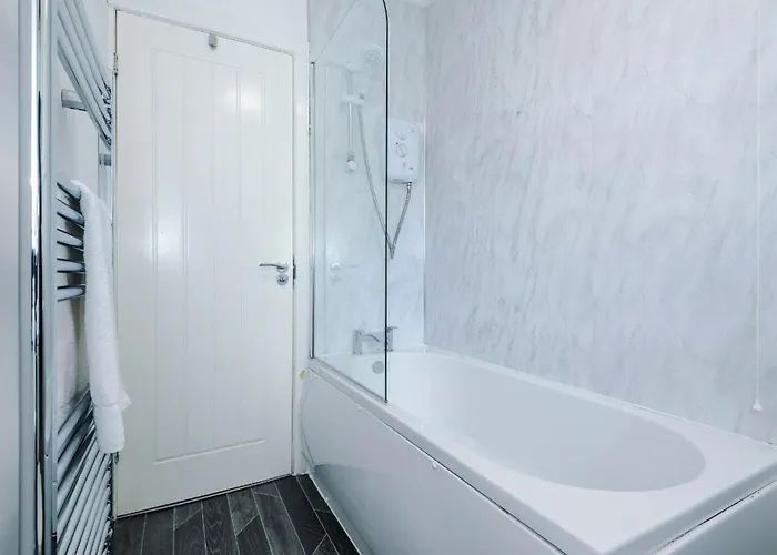 2bdr Droylsden House In With Wparking Апартаменты *