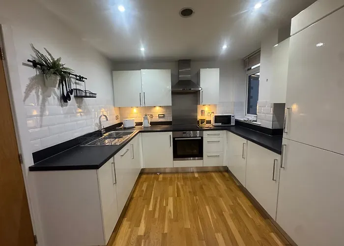 Ideally Located Didsbury Chorlton Gated Parking - Pass The Keys Appartement