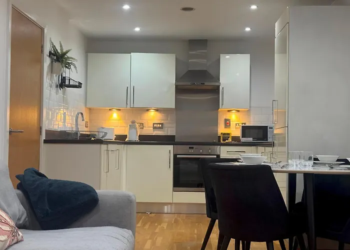 Ideally Located Didsbury Chorlton Gated Parking - Pass The Keys *