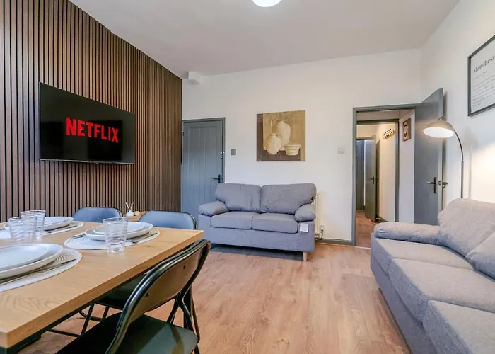 Tallis House, Near Centre, Sleeps 8 By Nmb شقة مانشستر