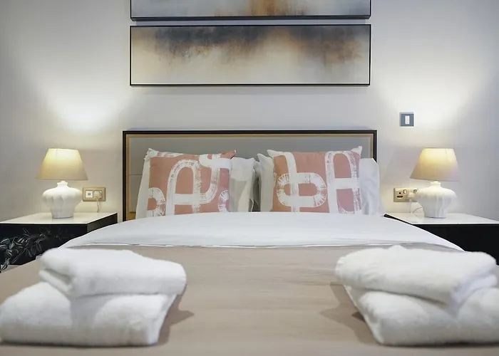 Tranquil & Modern One Bedroom *