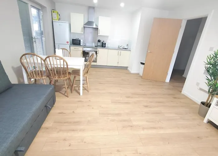 Fresh 2 Bedroom Flat - Center Delta Point *