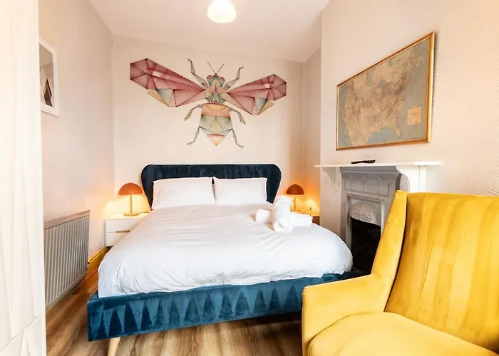 Vibrant 3 Bedroom Art Duplex Spacious & Unique Manchester