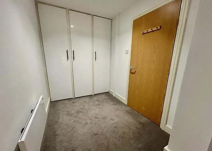 Modern 2-bed For Work Daire *