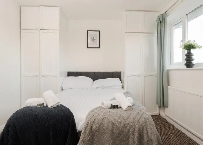 Lavish & Comfy - Contractors And Long - Close To Piccadilly & Etihad - Fast Speed Wi-fi - Sleep 7 Apartman *