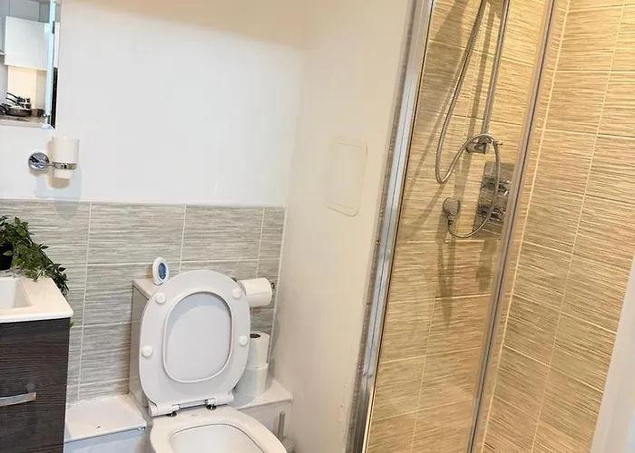 Daire Modern Two Bedroom For Five With On-site Parking In Salford