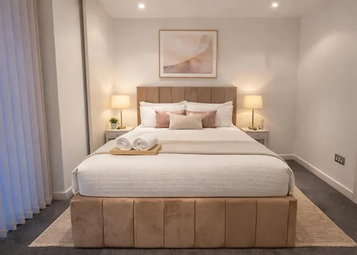 High-end Modern Two-bedroom Manchester