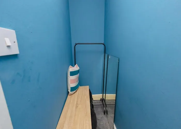 Charming 2-bed In M16 아파트 *