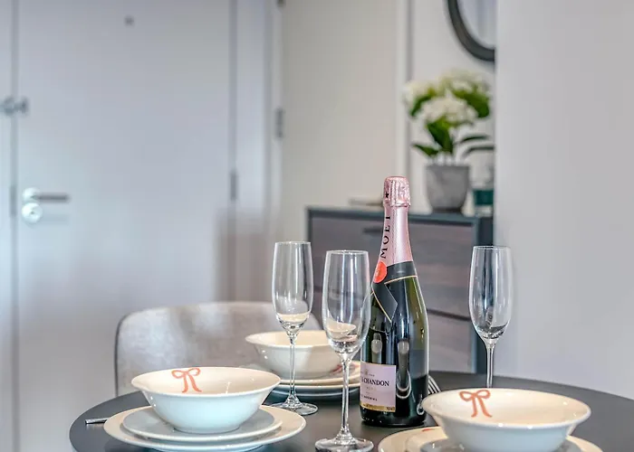 Apartamento View - 1 Minute To Transport Links - Sleeps 3 *