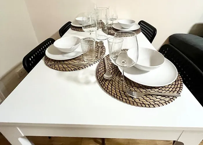 Cosy 2-bed Flat In The Heart Of Prestwich Village מנצ'סטר