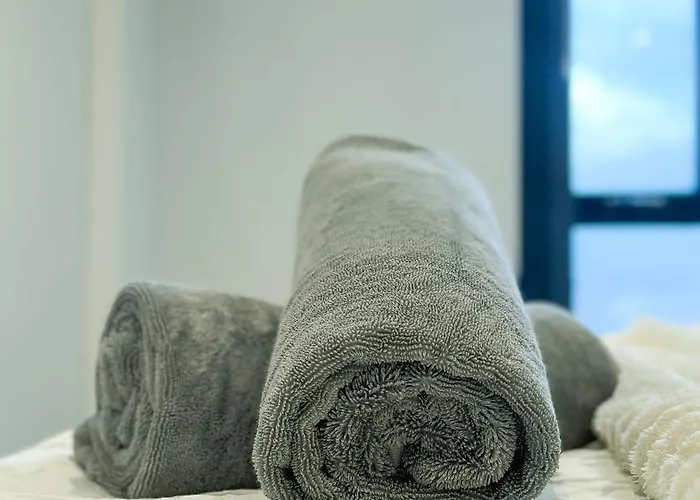 2bed 2bath Balcony Smart Tv 20mins To Airport Gym Apartmán *